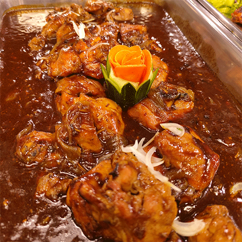 Pollo en salsa negra