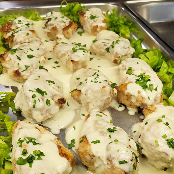 Suprema de pollo en crema de queso