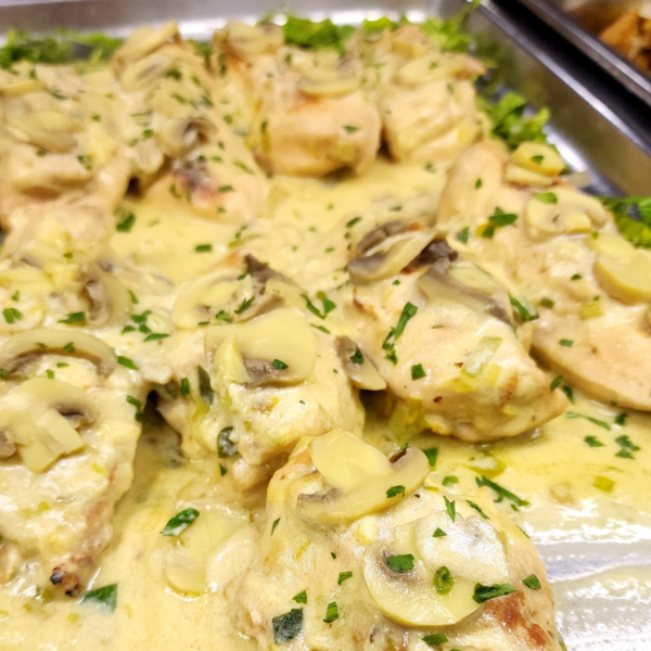 Suprema de pollo en salsa de champiñones