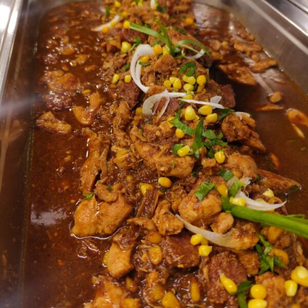 Fajitas de pollo en salsa de maíz y chorizo
