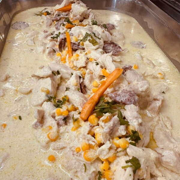 Fajitas de pollo en crema de maíz y chorizo