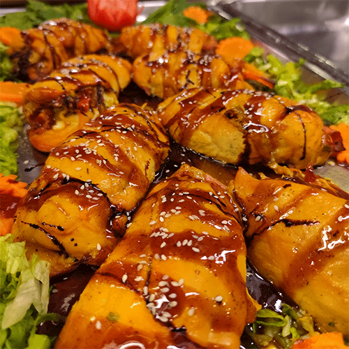 Envoltinis de pollo en salsa BBQ